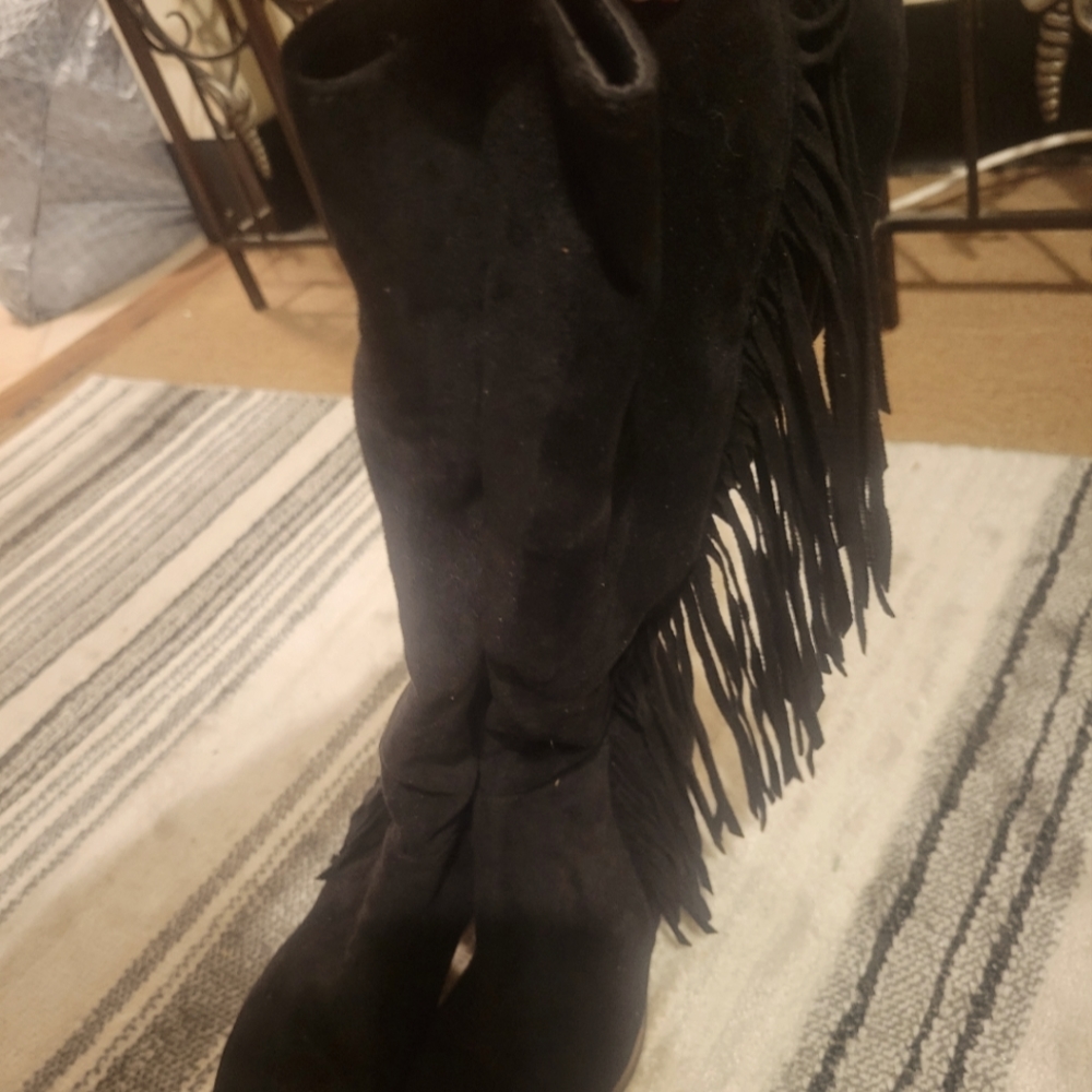 Black long  boots with fringes in good condition